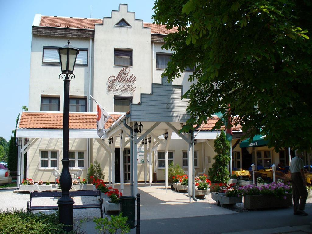Siesta Club Apartman Harkány Exterior foto