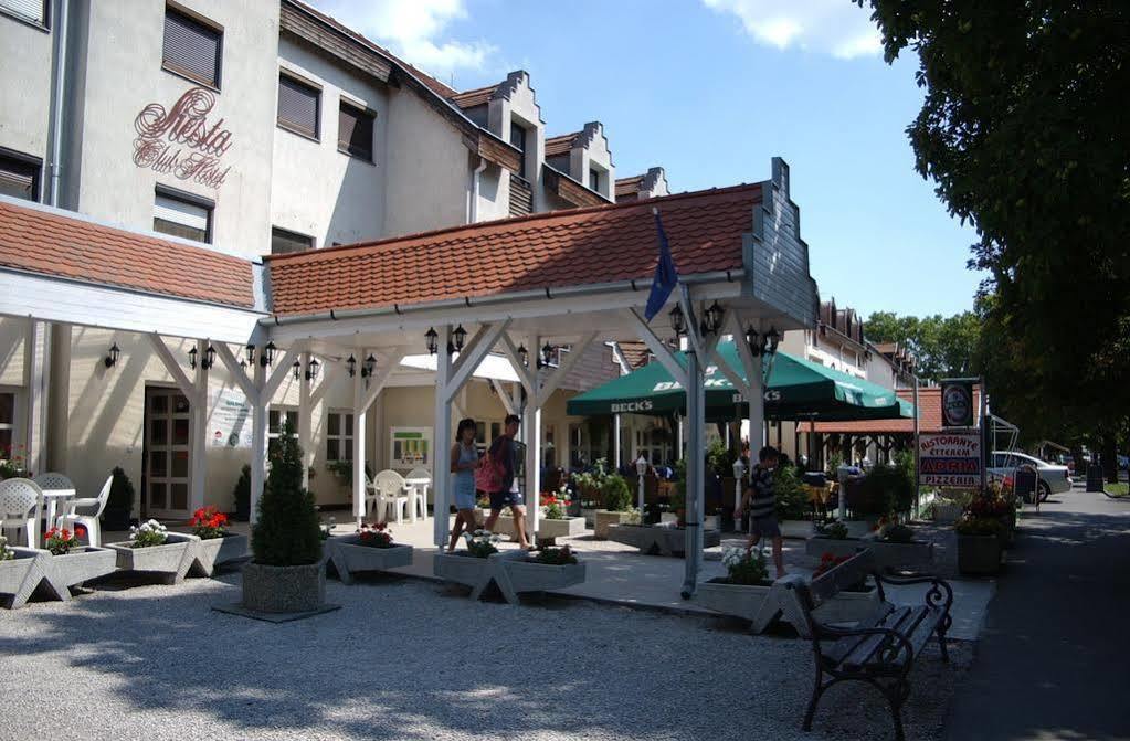 Siesta Club Apartman Harkány Exterior foto