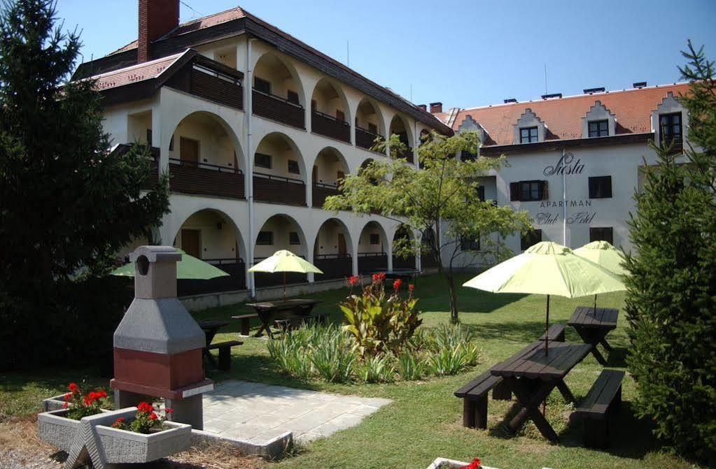 Siesta Club Apartman Harkány Exterior foto