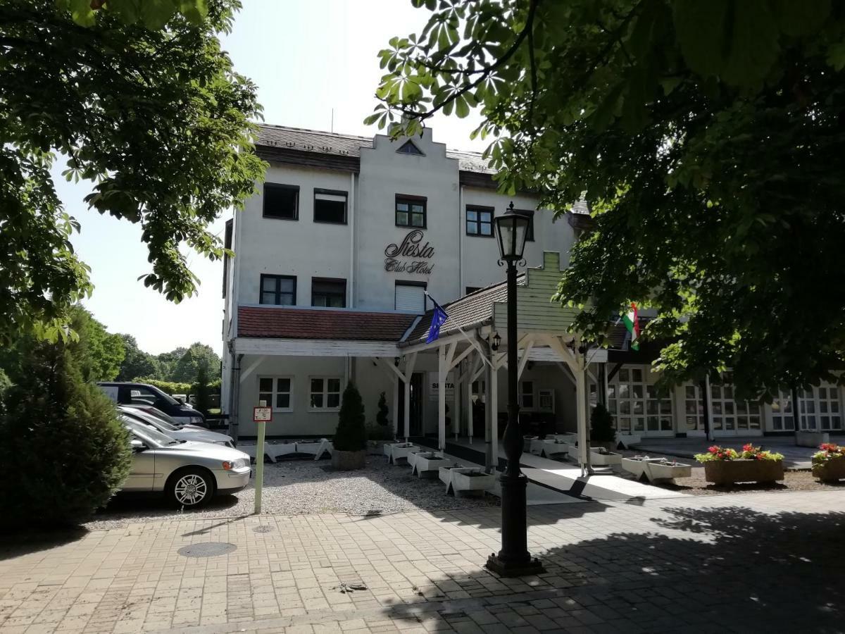 Siesta Club Apartman Harkány Exterior foto